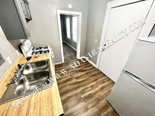 Building Photo - Cute and Affordable Olathe Apartment-Avail...