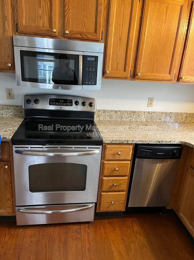 Building Photo - 10 Fayette St