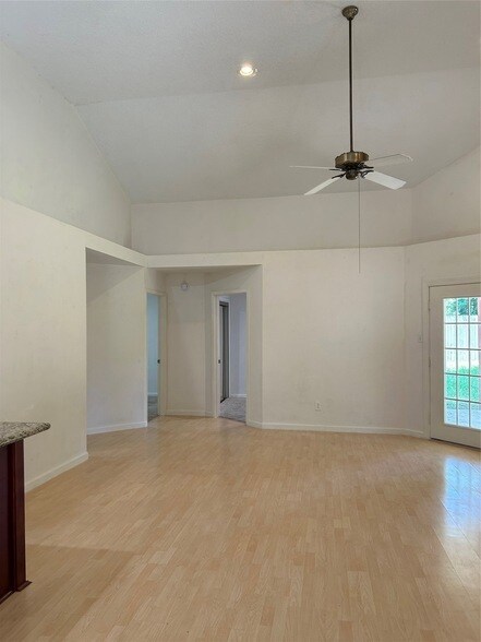 Building Photo - 30443 Arborg Dr