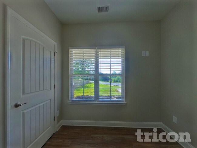 Building Photo - 1814 Woods Ln