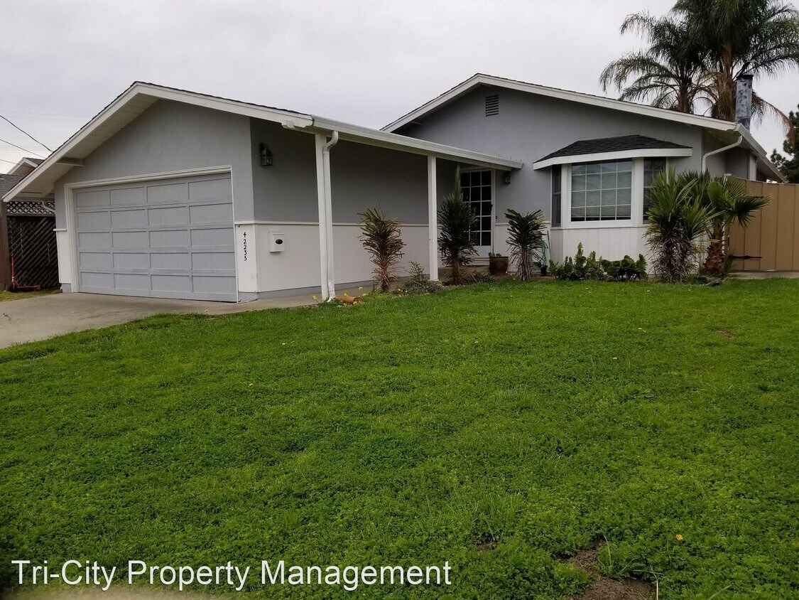 Primary Photo - 3 br, 2 bath House - 42235 Edgewood Street