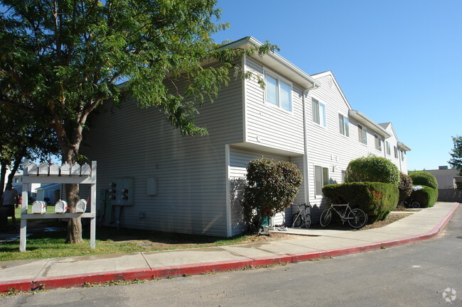 Building Photo - Northwest Pointe Apartments