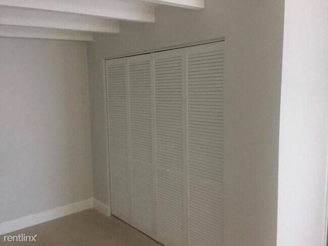 Foto del edificio - 1 br, 1 bath Apartment - 15100 SW 89 Ave
