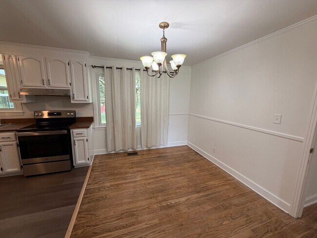 Foto del edificio - 2 bedroom, 1 bath home near Harding Place