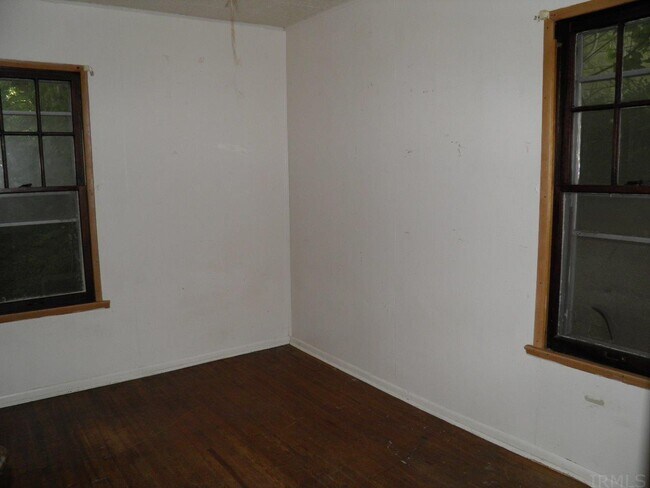 Building Photo - 551 S Washington St