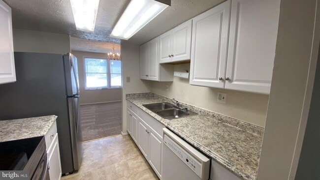 Building Photo - 6024 Cedar Wood Dr