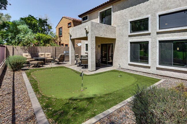 Foto del edificio - 3043 E Fremont Rd