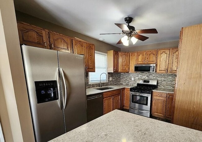 Building Photo - 4717 Willow Dr