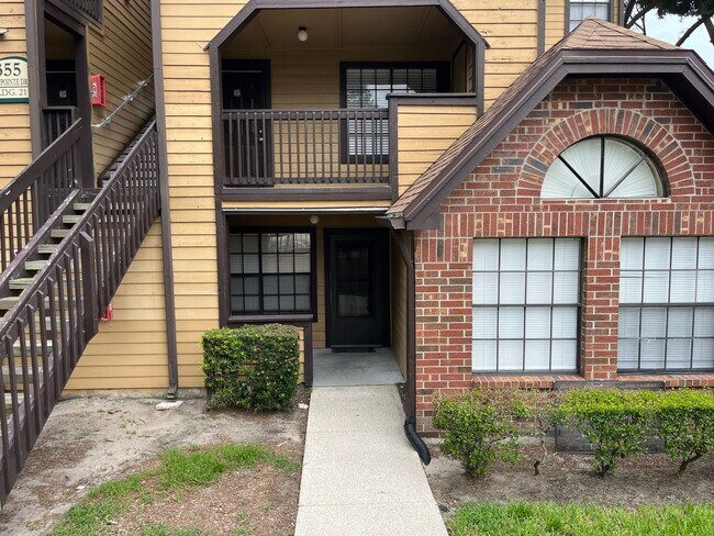 Foto del edificio - 355 Lakepointe Dr