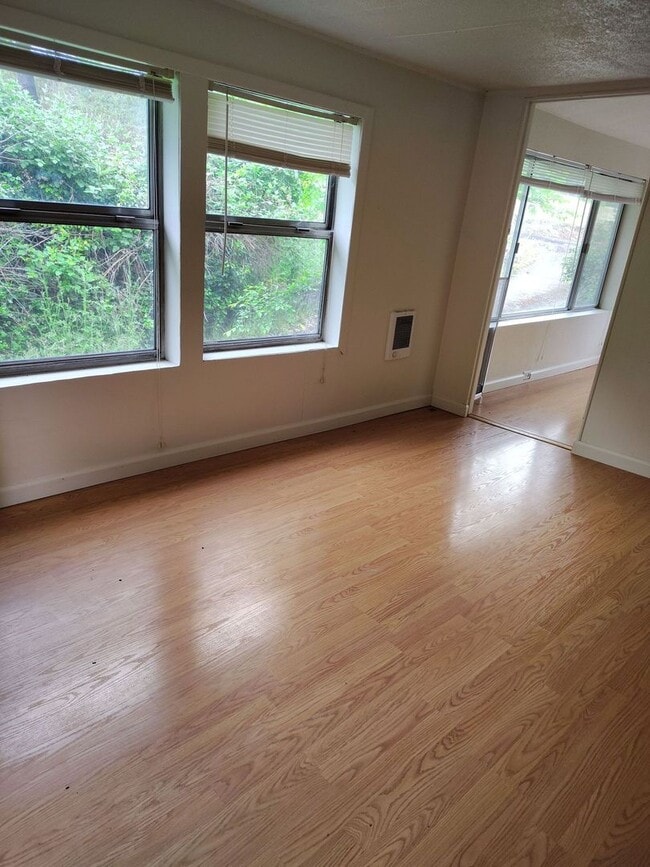 Foto del edificio - 1592 SE Eddy St