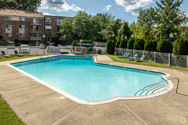 Piscina - Bishop Hill Apartments