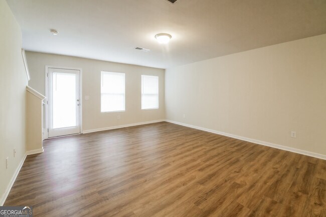 Foto del edificio - 304 Reedell Way