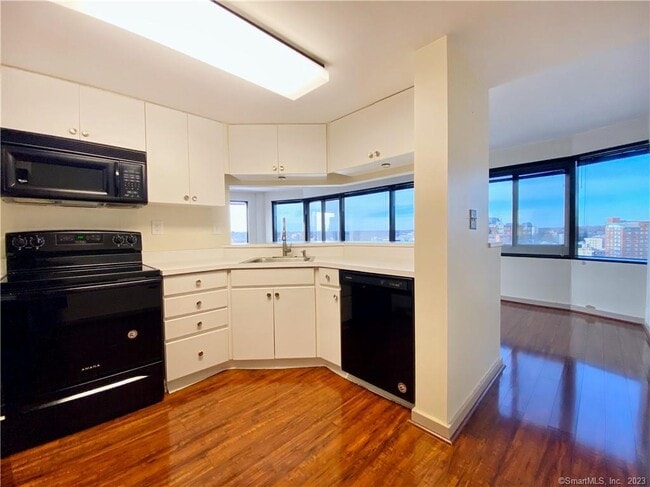 Building Photo - 127 Greyrock Pl