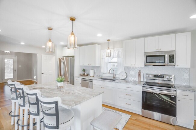 Building Photo - 5127 US-41