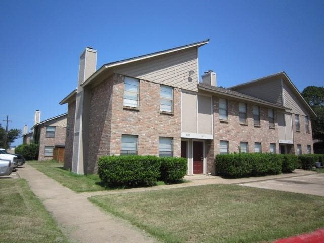 Building Photo - 3017 W Sycamore Cir