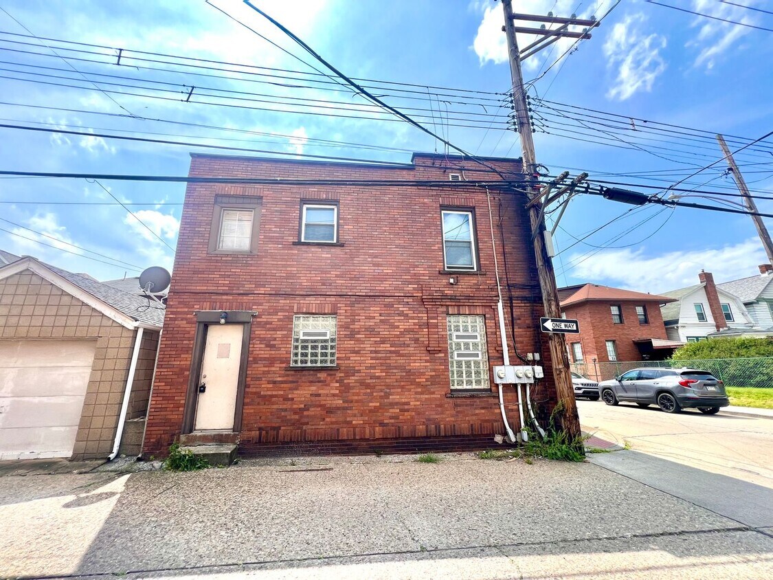 282 9th St Unit 1, Ambridge, PA 15003 Room for Rent in Ambridge, PA