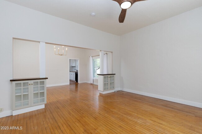 Building Photo - 1342 W Monroe St