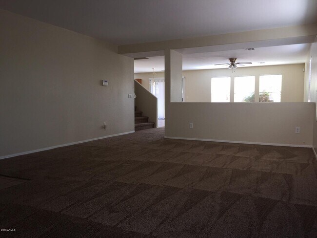 Foto del edificio - 17041 W Marshall Ln