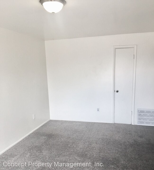 Building Photo - 1121 E 500 S