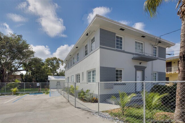 Foto del edificio - 450 NE 62nd St