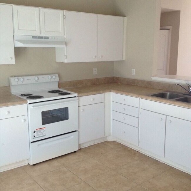 Building Photo - 390 Buckingham Terrace