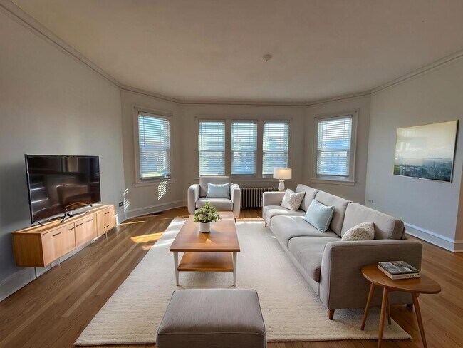 Foto del edificio - 5916 W Cornelia Ave