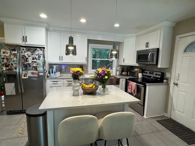 Building Photo - 2332 Tanglewood Cir NE