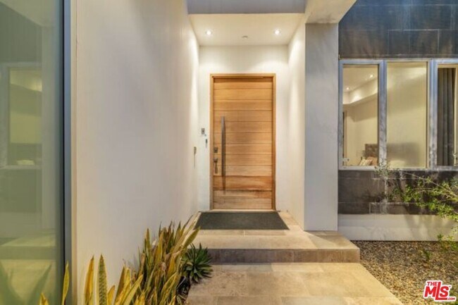 Foto del edificio - 833 N Orange Grove Ave