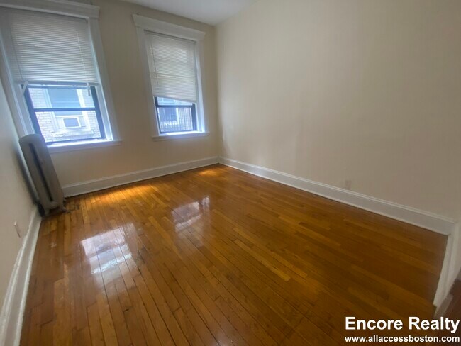 Foto del edificio - 364 Riverway