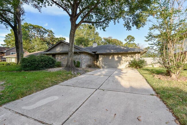 Foto del edificio - 4018 Bassingham Dr