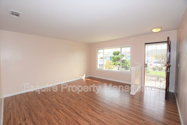Foto del edificio - 3701 Taffrail Ln