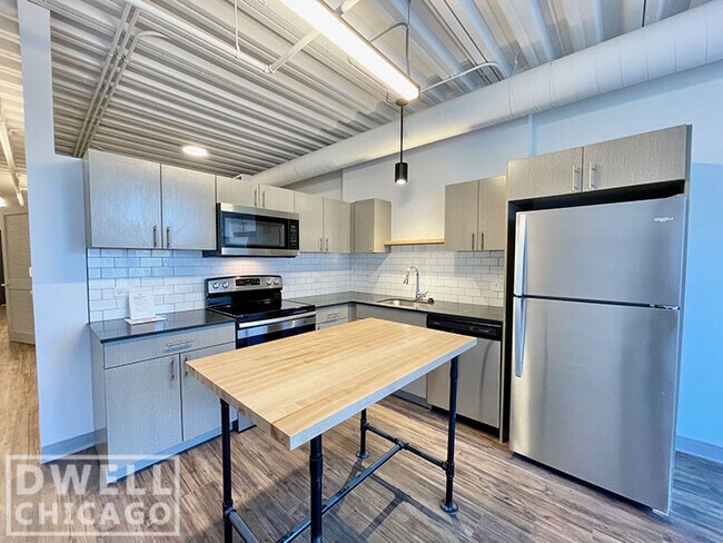 Building Photo - 1030 W Dakin St