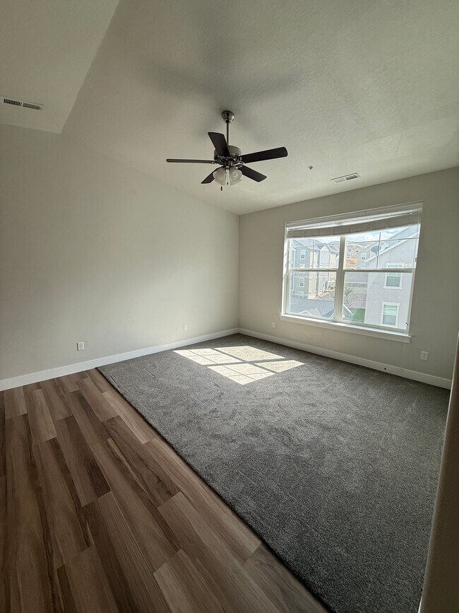 Foto del edificio - 14659 Bloom Dr
