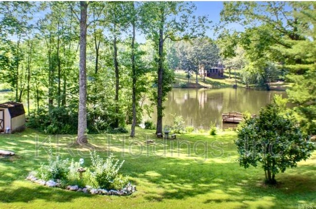 Building Photo - 371 Lake Forest Dr