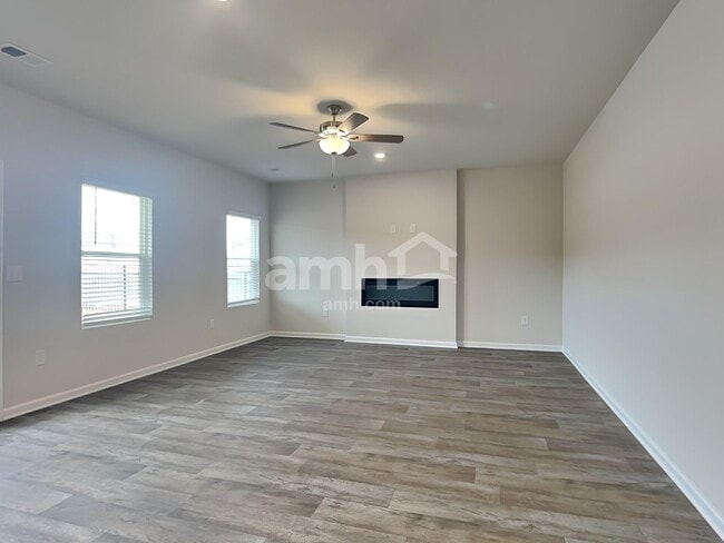 Foto del edificio - 3232 Emberly Dr