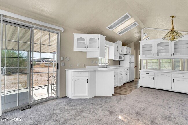 Building Photo - 288 N Cactus Rd