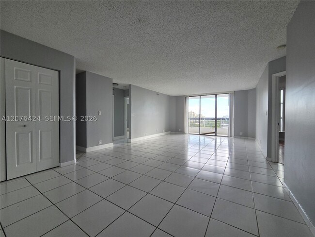 Foto del edificio - 3530 Mystic Pointe Dr
