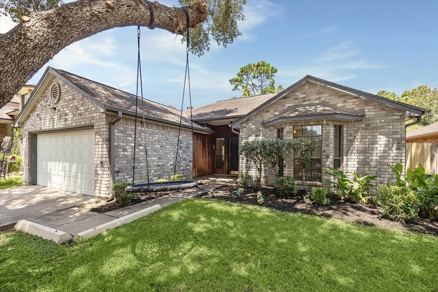 Primary Photo - 16330 Leamington Ln