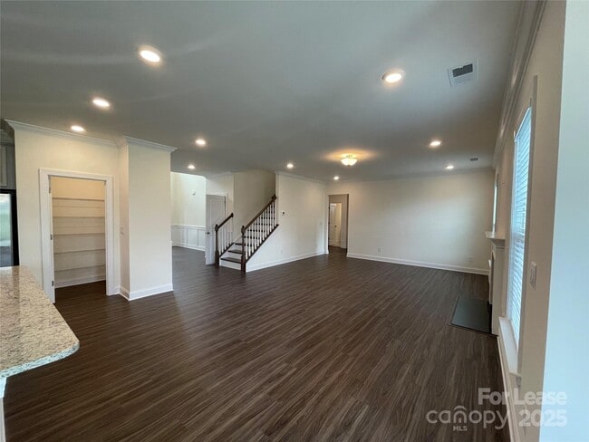 Foto del edificio - 4263 Poplin Grove Dr