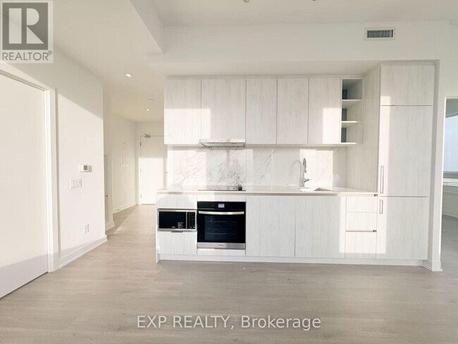 Photo du bâtiment - 8 Wellesley St W