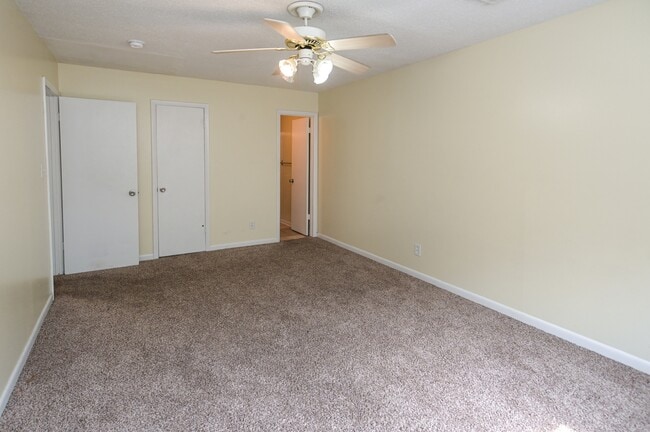 Foto del edificio - 2225 Golf Rd SW