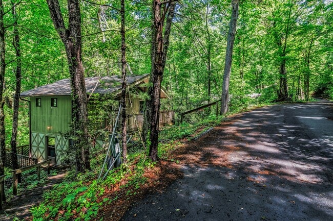 Building Photo - 50 Woodhaven Rd