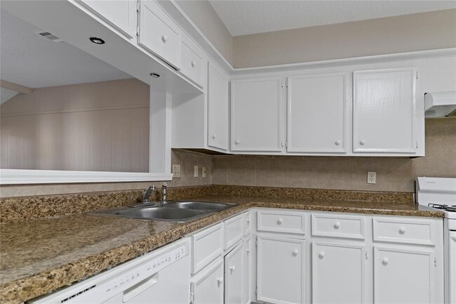 Building Photo - 23830 English Oak Dr