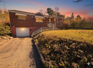 Building Photo - 214 McMasters Ave