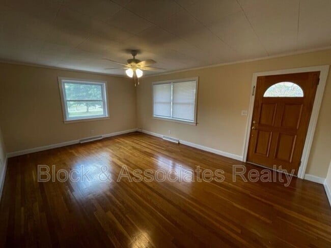 Foto del edificio - 1542 N Tremont Dr