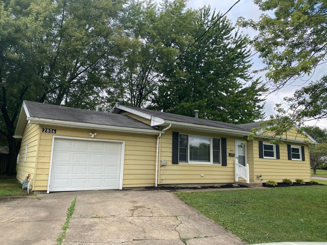 Foto principal - 2806 Bainbridge Ave