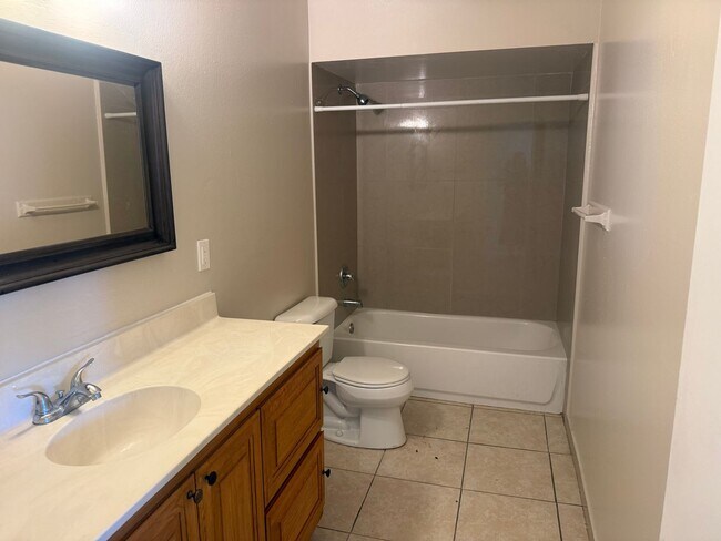 Building Photo - 7118 Westview Pl