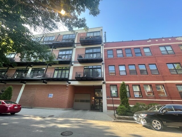 Building Photo - 2012 W Saint Paul Ave