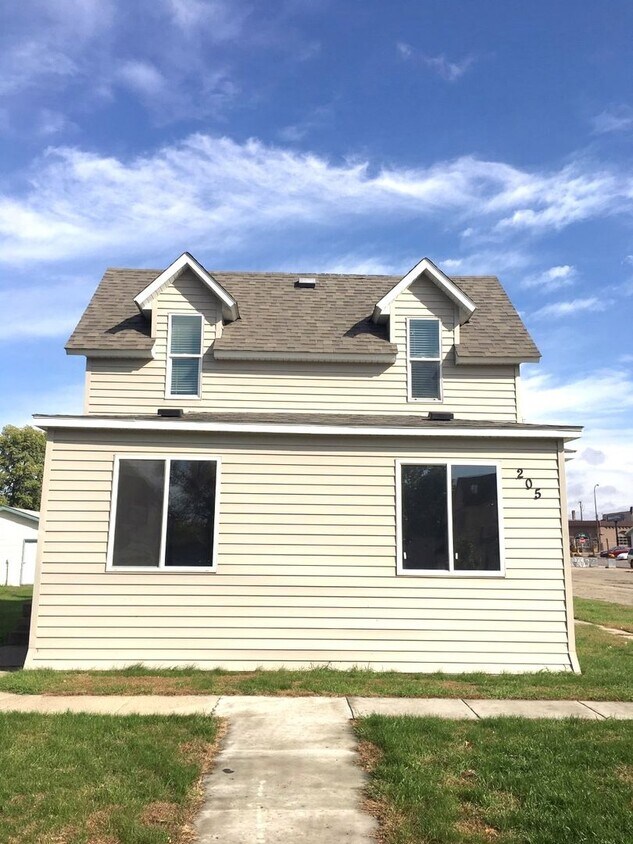 205 1st Ave SW Unit 205B, Watertown, SD 57201 Room for Rent in