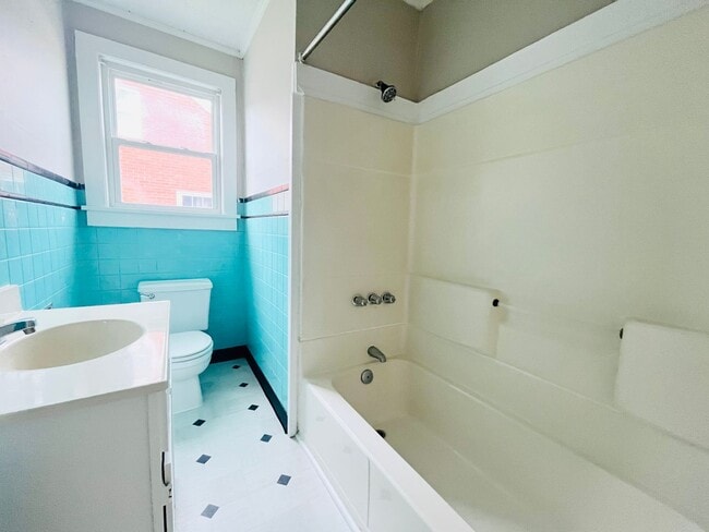 Foto del edificio - 803 W Elizabeth St